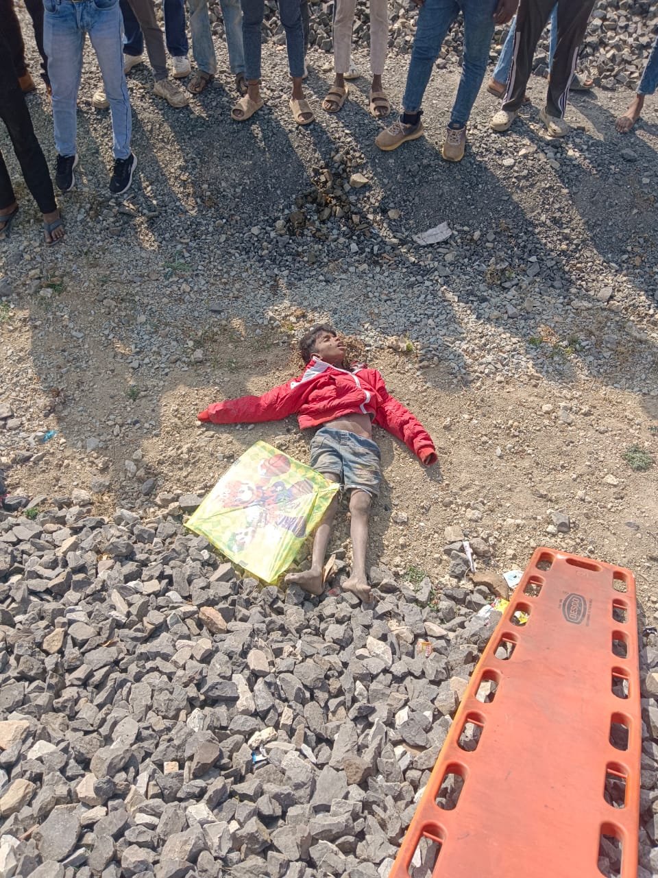 नीमच में डेमो ट्रेन से टकराने से 10 वर्षीय बच्चे की दर्दनाक मौत, पतंग उड़ाने के दौरान हुआ हादसा