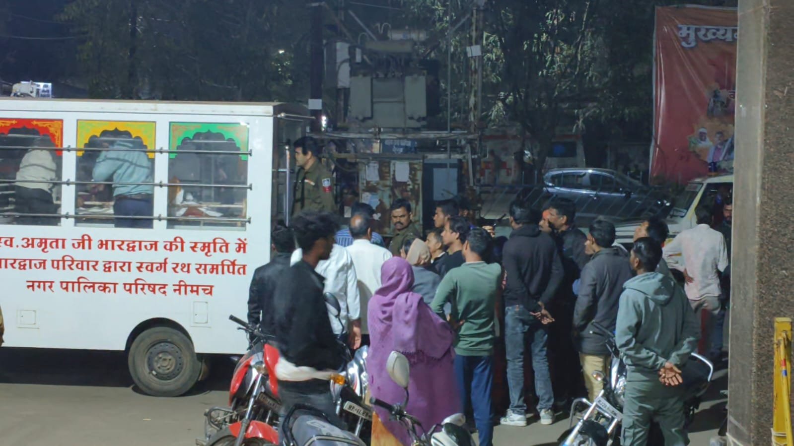 ड्यूटी कर घर लौटते समय कर्मचारी ट्रेन से गिरा, तीसरे दिन रेलवे पटरी के समीप झाड़ियों में मिला शव 